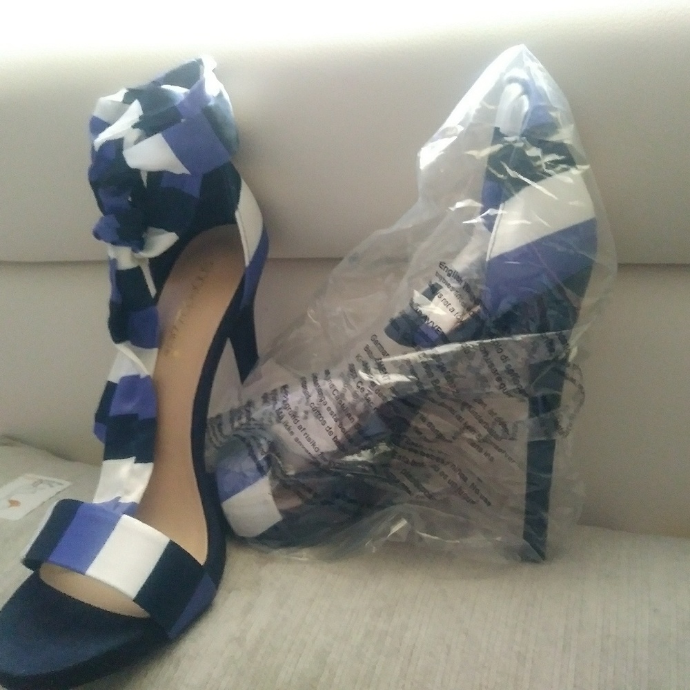 NWT ankle wrap heels Price Firm